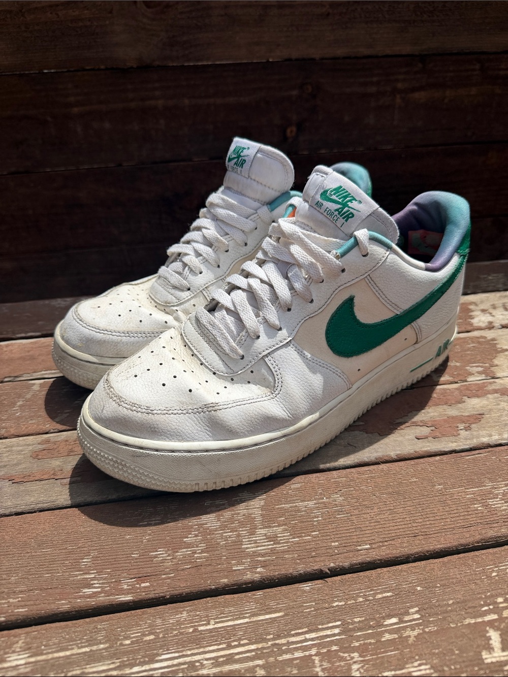 Nike Low-Top Sneakers White with Green Swoosh